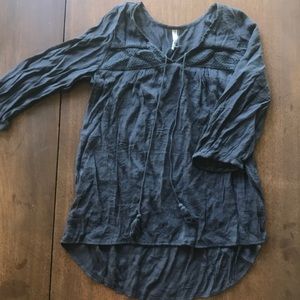 Charcoal Monoreno peasant top with tassels